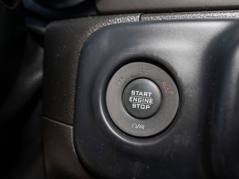 Used 2018 Jeep Wrangler Unlimited Sport image 31