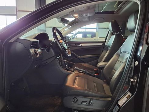 Used 2020 Volkswagen Passat 2.0T SE w/ Sunroof Package image 18