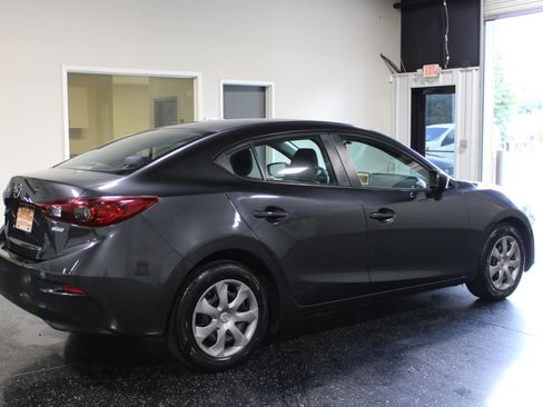 Used 2016 MAZDA MAZDA3 i Sport FWD image 3