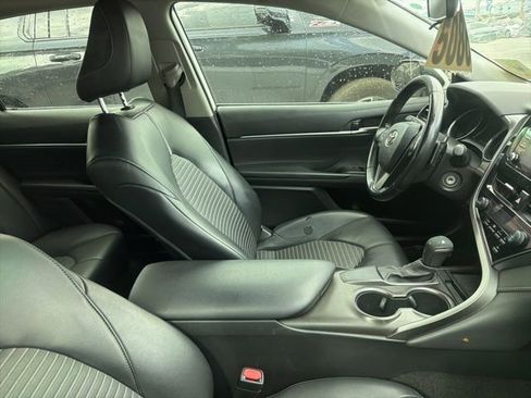 Used 2021 Toyota Camry SE image 12
