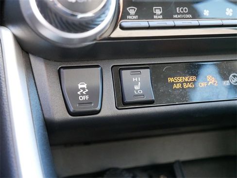 Used 2020 Toyota RAV4 XLE image 31