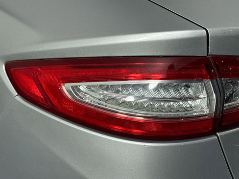 Used 2016 Ford Fusion SE image 34