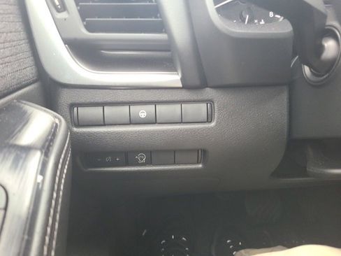 Used 2023 Nissan Rogue SV image 25