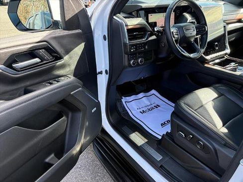 Certified 2025 GMC Yukon XL Denali image 12