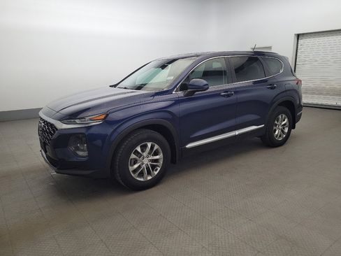 Used 2020 Hyundai Santa Fe SE image 2