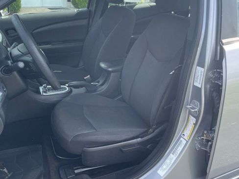 Used 2013 Dodge Avenger SE FWD image 14