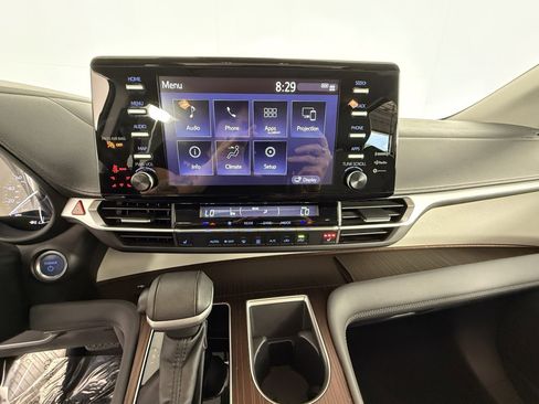 Used 2022 Toyota Sienna XLE image 22