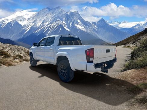 Used 2023 Toyota Tacoma SR5 image 3