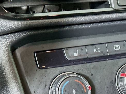 Used 2022 Volkswagen Taos SE image 27