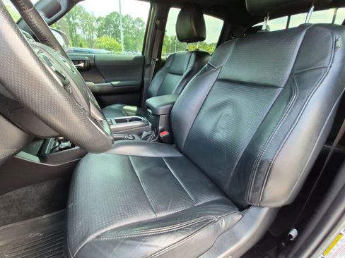 Used 2021 Toyota Tacoma TRD Sport w/ TRD Premium Sport Package AWD/4WD image 16