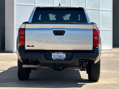 Used 2025 Toyota Tacoma SR AWD/4WD image 5
