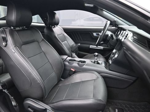 Used 2022 Ford Mustang GT Premium w/ Black Accent Package RWD image 31