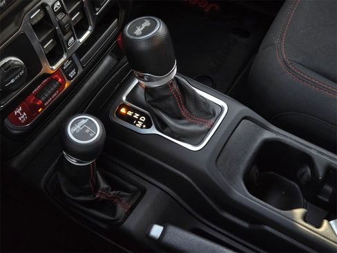 Used 2021 Jeep Wrangler Unlimited Rubicon image 16