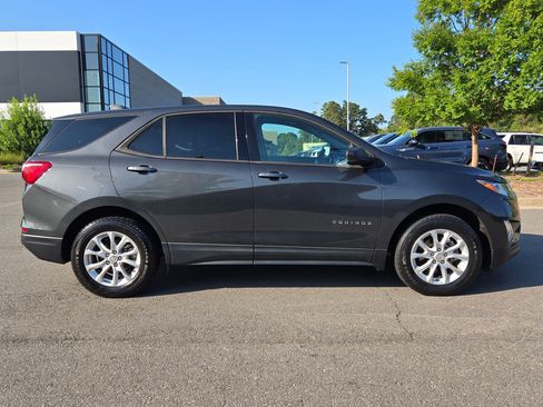 Used 2019 Chevrolet Equinox LS w/ LS Convenience Package AWD/4WD image 8