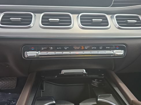 Used 2022 Mercedes-Benz GLS 450 4MATIC image 18