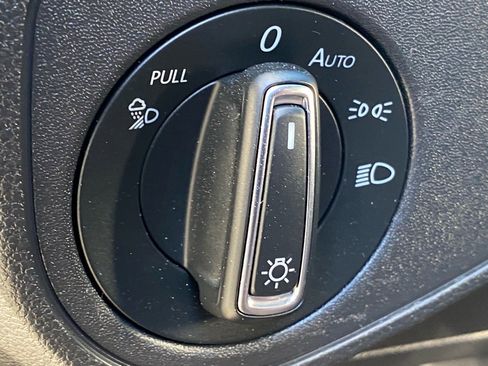 Used 2021 Volkswagen Atlas Cross Sport SE image 10