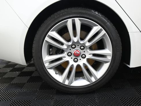 Used 2019 Jaguar XE Premium AWD/4WD image 32