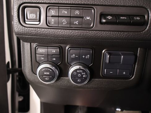 Used 2024 GMC Yukon XL Denali w/ Denali Reserve Package AWD/4WD image 8