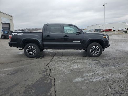 Used 2020 Toyota Tacoma TRD Sport image 9