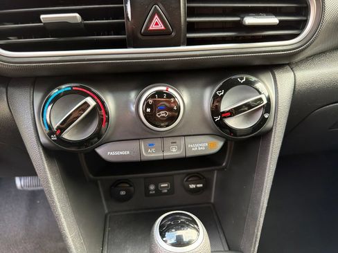 Used 2019 Hyundai Kona SE FWD image 19