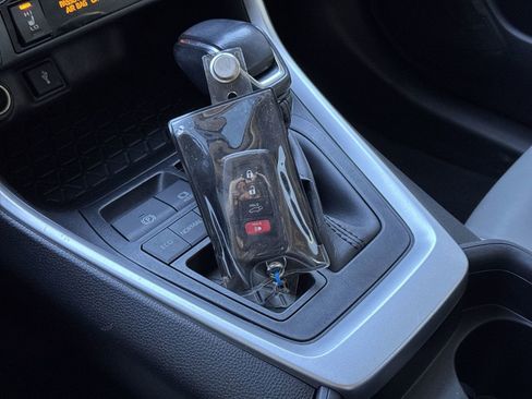 Used 2020 Toyota RAV4 XLE Premium image 36