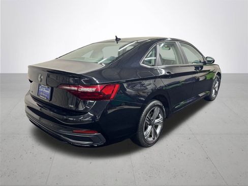 Used 2024 Volkswagen Jetta SE image 7