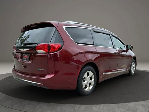 Used 2018 Chrysler Pacifica Limited w/ Advanced Safetytec Group FWD image 5
