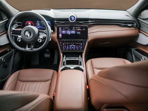 Used 2023 Maserati Grecale GT image 24