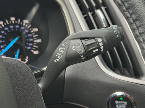 Used 2018 Ford Edge SEL FWD image 18