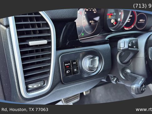 Used 2019 Porsche Cayenne S image 26