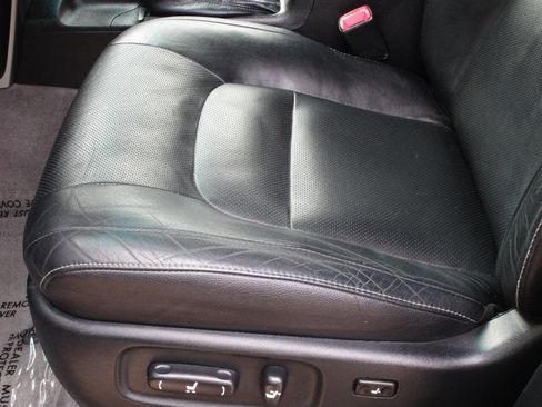 Used 2014 Toyota Land Cruiser image 11