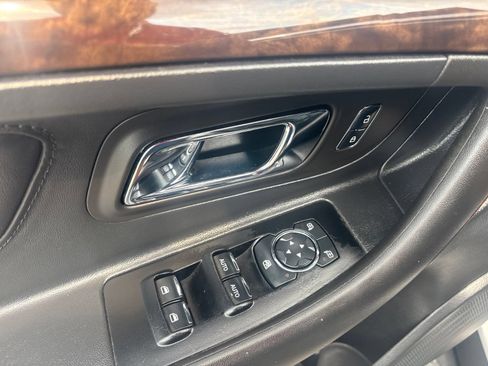 Used 2015 Ford Taurus Limited FWD image 25