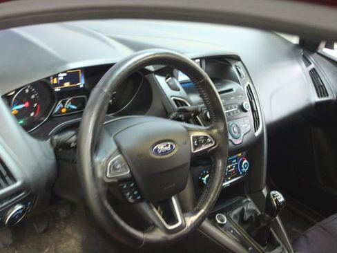 Used 2016 Ford Focus SE w/ Equipment Group 201A FWD image 12