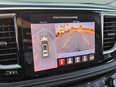 Used 2023 Chrysler Pacifica Touring-L image 22