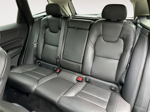 Used 2022 Volvo XC60 B5 Inscription w/ Protection Package Premier image 13