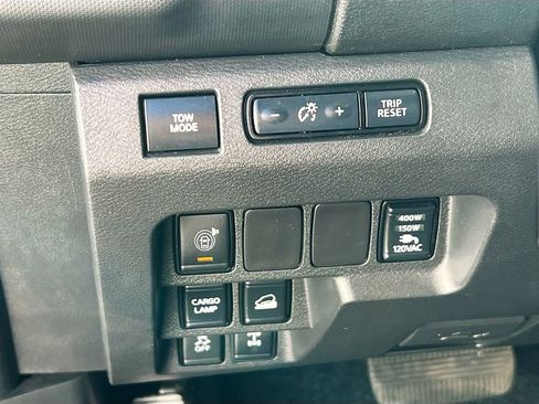 Used 2022 Nissan Frontier PRO-4X AWD/4WD image 9