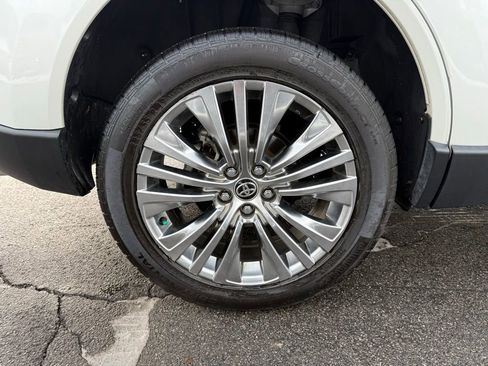 Used 2022 Toyota Venza Limited w/ Advanced Technology Package image 27