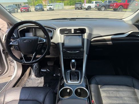 Used 2013 Ford Fusion SE FWD image 16