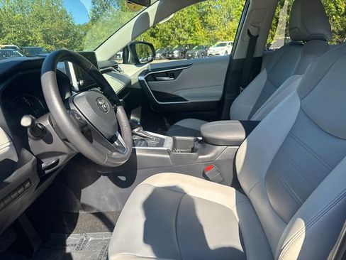 Used 2025 Toyota RAV4 XLE Premium image 37