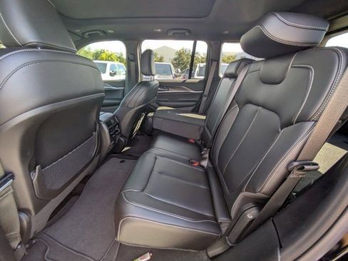 New 2025 Jeep Grand Cherokee Limited w/ Black Appearance Package image 12