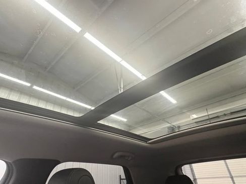 Used 2021 Chevrolet TrailBlazer LT w/ Sun and Liftgate Package FWD image 32