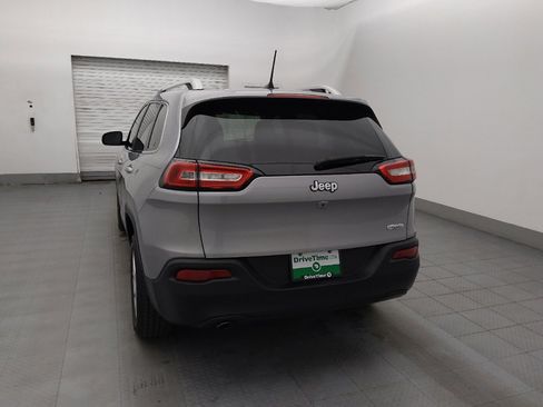 Used 2018 Jeep Cherokee Latitude Plus w/ Comfort/Convenience Group image 6