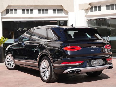 Used 2023 Bentley Bentayga Extended Wheelbase AWD/4WD image 3