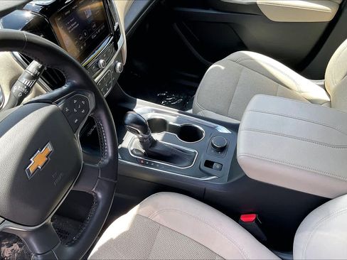 Used 2022 Chevrolet Traverse LT FWD image 17