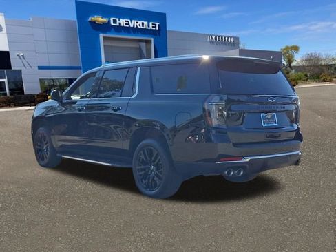 Used 2025 Chevrolet Suburban Premier AWD/4WD image 24