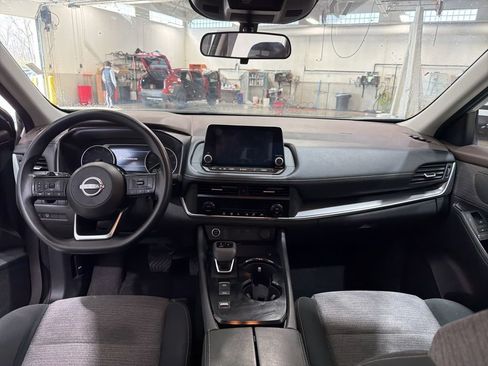 Used 2023 Nissan Rogue SV FWD image 13