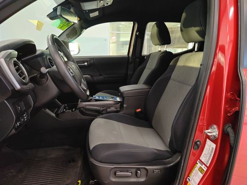 Used 2021 Toyota Tacoma TRD Sport image 11