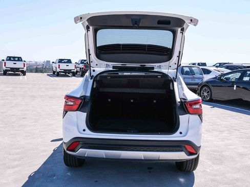 Used 2025 Chevrolet Trax LT FWD image 27