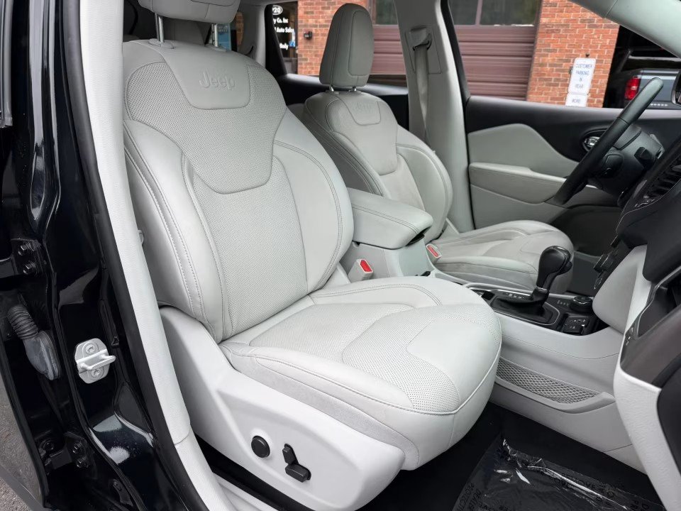 Used 2022 Jeep Cherokee Latitude Lux AWD/4WD image 16