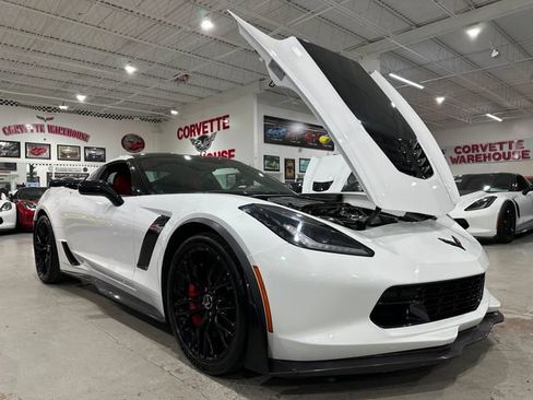 Used 2015 Chevrolet Corvette Z06 w/ 3LZ Preferred Equipment Group RWD image 26